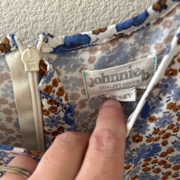 Floral Long Sleeve Kids Dress from Boden’s line “Johnnie B.” Euc sz 13/14 - Picture 3 of 3